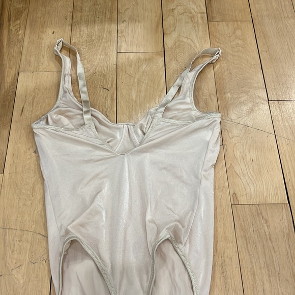 Lisanza Bodysuit Sz 3 - Picture 8 of 15